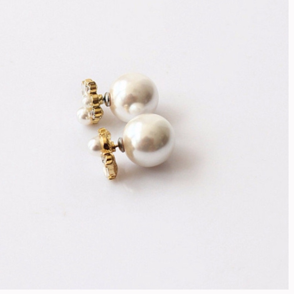 Beautiful faux pearl & rhinestone stud earrings - Picture 3 of 8